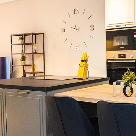 Chic With Balcony & Side Sea Views- 3 Sliema