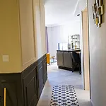 Chic With Balcony & Side Sea Views- 3 Apartament *