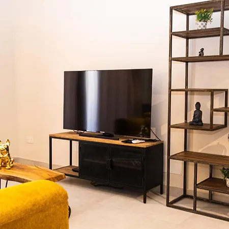 Chic With Balcony & Side Sea Views- 3 * Sliema