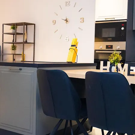 Apartament Chic With Balcony & Side Sea Views- 3 *
