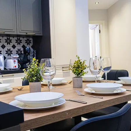 Apartment Chic With Balcony & Side Sea Views- 3 Sliema