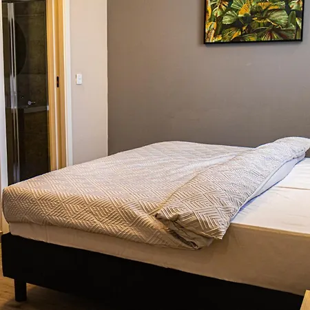 Chic With Balcony & Side Sea Views- 3 *