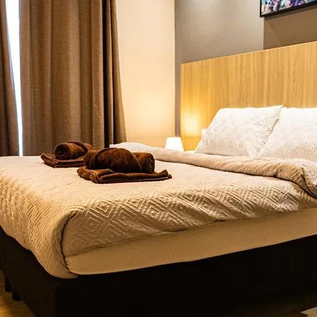 Chic With Balcony & Side Sea Views- 3 Sliema