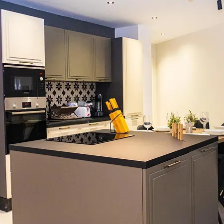 Chic With Balcony & Side Sea Views- 3 * Слима