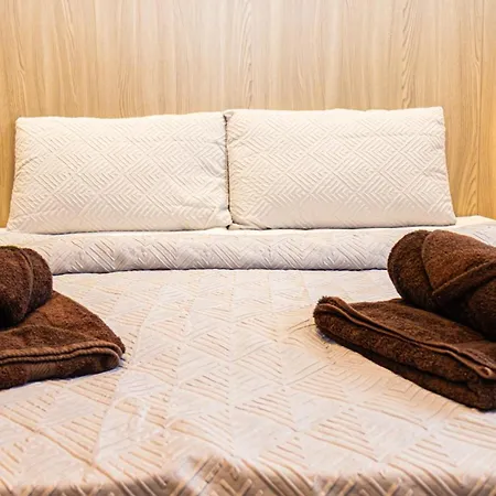 Chic With Balcony & Side Sea Views- 3 아파트 슬리에마