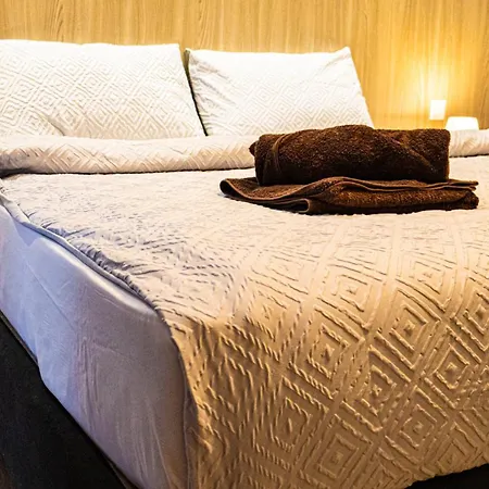 Appartement Chic With Balcony & Side Sea Views- 3