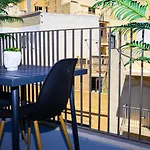 Chic With Balcony & Side Sea Views- 3 Lägenhet Sliema